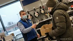 Lyhyt tarina: Tiistai-illan asiakas toi tiskille laatikon, jota en halunnut avata