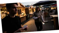 Lyhyt tarina: Kun terassipöytä jäi saamatta, joku sujautti minulle jotain käteen