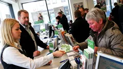 Tarina: Yksi pyyntö tiskillä sai koko jonon hiljenemään