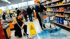 Lyhyt tarina: Olin polvillani Prisma-käytävällä, ja sitten hän tuli suoraan kohti