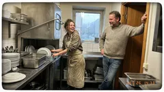 Lyhyt tarina: Hotellin keittiössä yksi mies tervehti aina tiskaria—sitten kysyin, kuka hän on