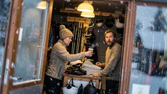 Lyhyt tarina: Hissijonojen keskellä joku kysyi minulta kassalla yhden oudon kysymyksen