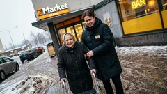 Lyhyt tarina: Yksi talvinen kassavuoro, ja ovi avautui aivan väärään aikaan