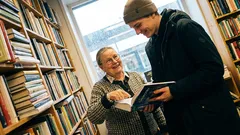 Tarina: Hän tuli kirjakauppaan vihaisena yhtä oppiainetta kohtaan – ja pysähtyi yhteen lauseeseen