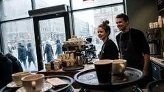 Lyhyt tarina: Kun mies huusi kahvilassa yhden lauseen, koko aamuvuoro pysähtyi