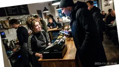 Lyhyt tarina: Hakaniemen kahvilassa yksi kysymys muutti oudon kielikeskustelun