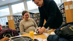 Lyhyt tarina: Kirjastossa minua tuomittiin raskaana – kunnes joku laski jotain pöydälleni