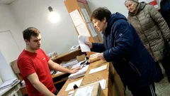 Lyhyt tarina: Postin aamuvuoro meni lukkoon, kun yksi paperi lätkäistiin tiskille