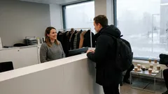 Tarina: Uudessa työarjessa yksi ohimenevä lause sai minut hiljenemään