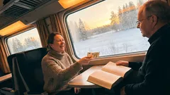 Lyhyt tarina: Junassa vieras mies ehdotti peliä, jossa vain toinen voi voittaa