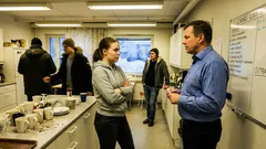 Lyhyttarina: Laminoitu lista kahvihuoneen ovessa – ja se katse, kun sanoin ei