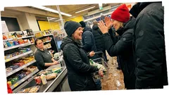 Lyhyt tarina: Loskainen kauppajono, punainen pipo ja lause, jota en unohda