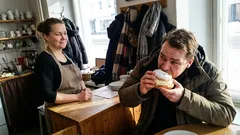 Pieni tarina: Hän tuijotti vitriiniä viisi minuuttia – sitten hän kuiskasi toiveensa