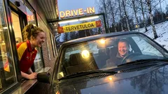 Lyhyt tarina: Drive-inissä asiakas tilasi kaikkea väärästä paikasta – kunnes ymmärsin miksi