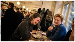 Tositarina: Punavuoren viini-illassa yksi ääni sai koko pöydän sekaisin