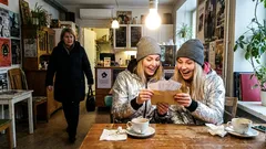 Lyhyt tarina: Sunnuntaikahvilassa joku työnsi kirjekuoren eteeni – en vieläkään tajua miksi