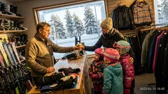 Lyhyt tarina: Nainen palasi ovesta takaisin ja kysyi vain yhden oudon kysymyksen