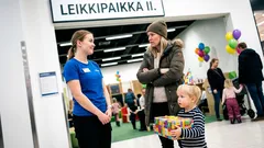 Lyhyt tarina: Kun ovella alkoi jonottaa lahjapaketteja – ja minä tiesin jo totuuden