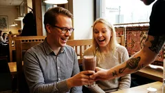 Lyhyt tarina: Palasin vuosien jälkeen tuttuun ravintolaan, ja minua odotti outo tervehdys