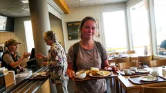 Tarina: Pysähdyin huoltoasemalle nälkäisenä – ja jonossa vaadittiin mahdotonta