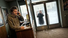 Lyhyt tarina: Puhelin soi viideltä – ja minut vedettiin perhedraamaan