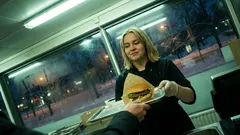 Lyhyt tarina: Tyttö tilasi kasvisburgerin, mutta äiti katsoi minua kuin salaliittolaista