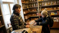 Lyhyt tarina: Onnenpyörä pysähtyi – ja myöhemmin pieni asiakas palasi yksin