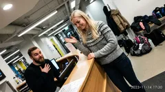 Lyhyt tarina: Asiakas palasi tiskille kahden minuutin päästä — ja minä jähmetyin