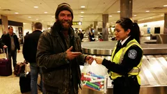 Lyhyt tarina: Turvatarkastus pysäytti minut – ja hän teki jotain, mitä en osannut odottaa