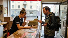 Lyhyt tarina: Hän raivosi tiskillä—ja palasi hetken päästä aivan eri asialla